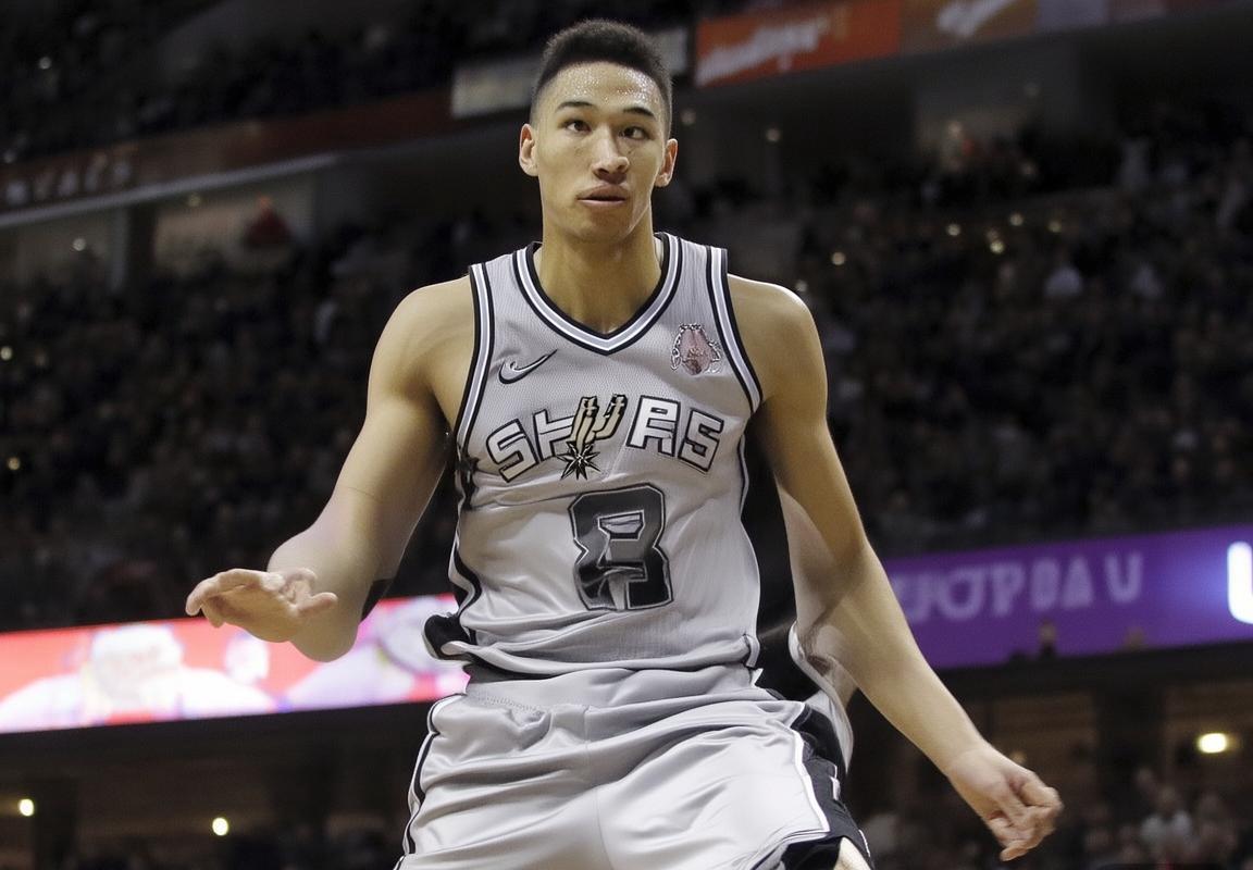 圣安东尼奥马刺队年轻中锋对位维克托·文班亚马砍下两双数据，率队豪取六连胜